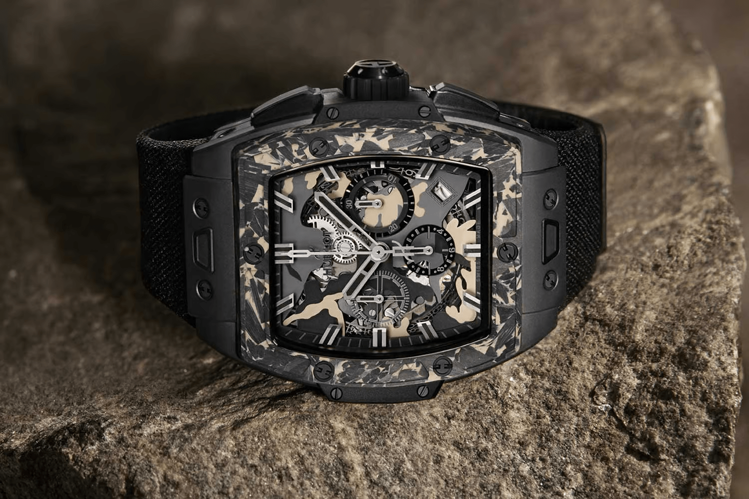 Kỳ Lân Luxury 08 hublot ceramic carbon beige camo 3 Đồng hồ Hublot Big Bang Ceramic Carbon Beige Camo