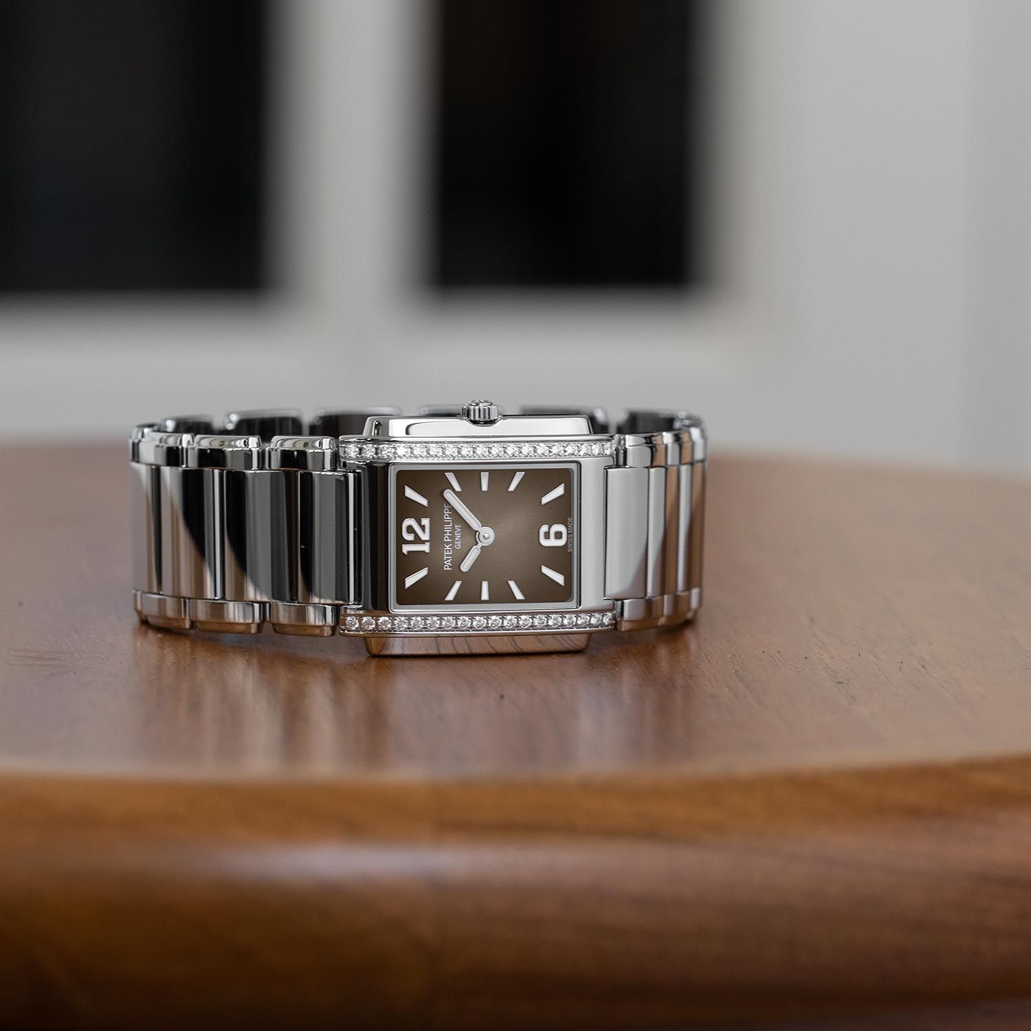 Kỳ Lân Luxury 18 patek philippe 24 Đồng hồ Patek Philippe Twenty 4