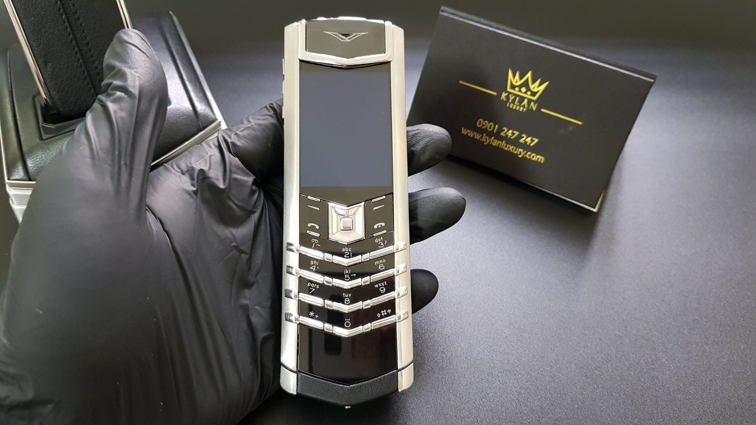 Kỳ Lân Luxury 20200327 173903 scaled Vertu Signature S thép nguyên zin bọc da đen kèm dock cực độc