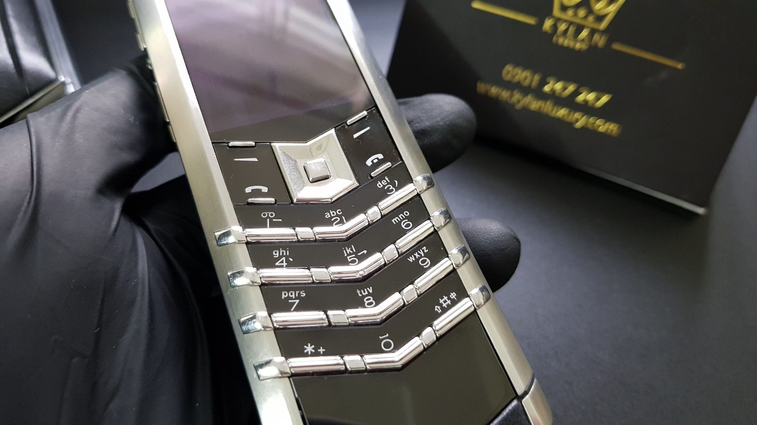 Kỳ Lân Luxury 20200327 173911 scaled Vertu Signature S thép nguyên zin bọc da đen kèm dock cực độc