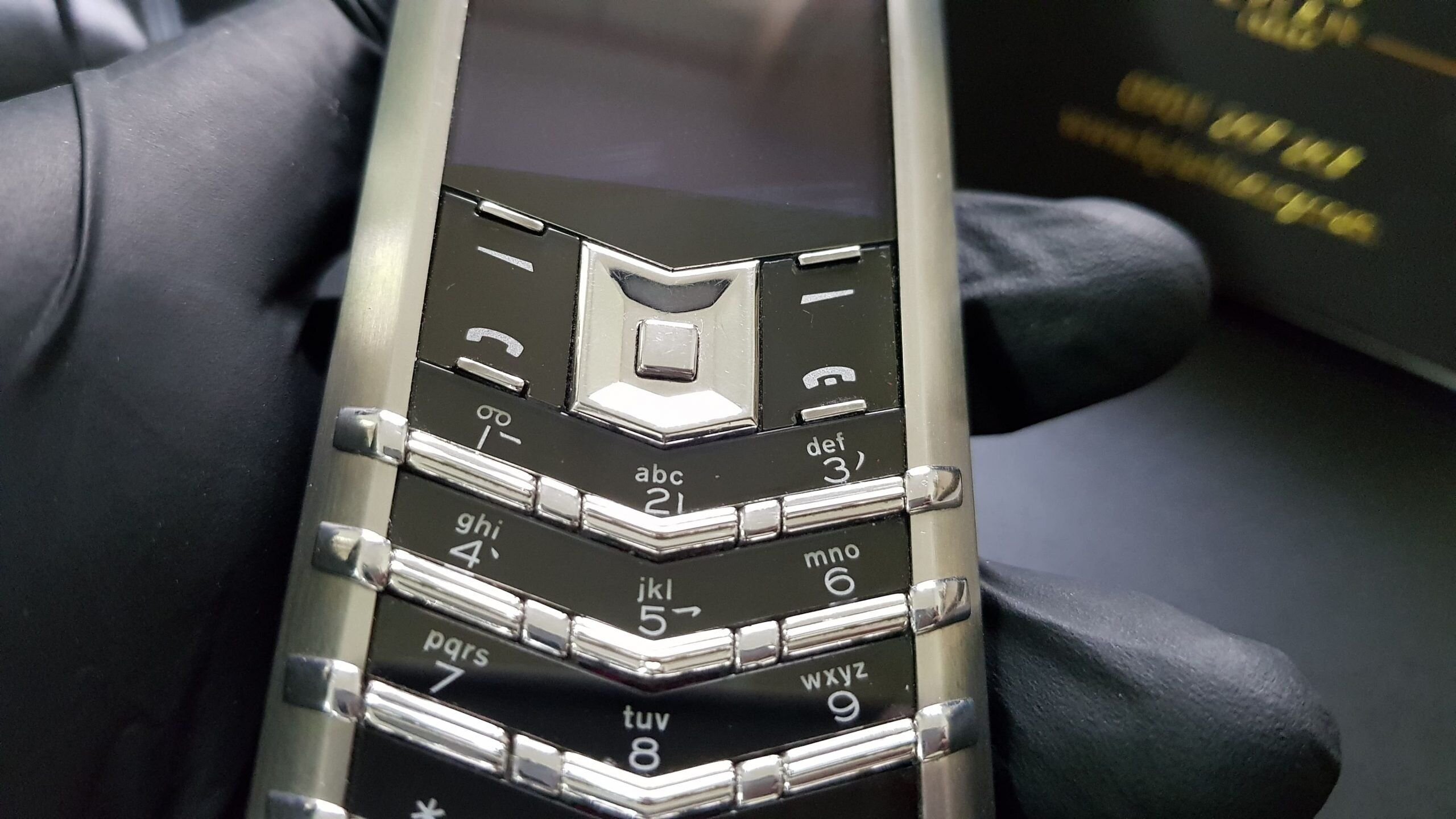 Kỳ Lân Luxury 20200327 173920 scaled Vertu Signature S thép nguyên zin bọc da đen kèm dock cực độc