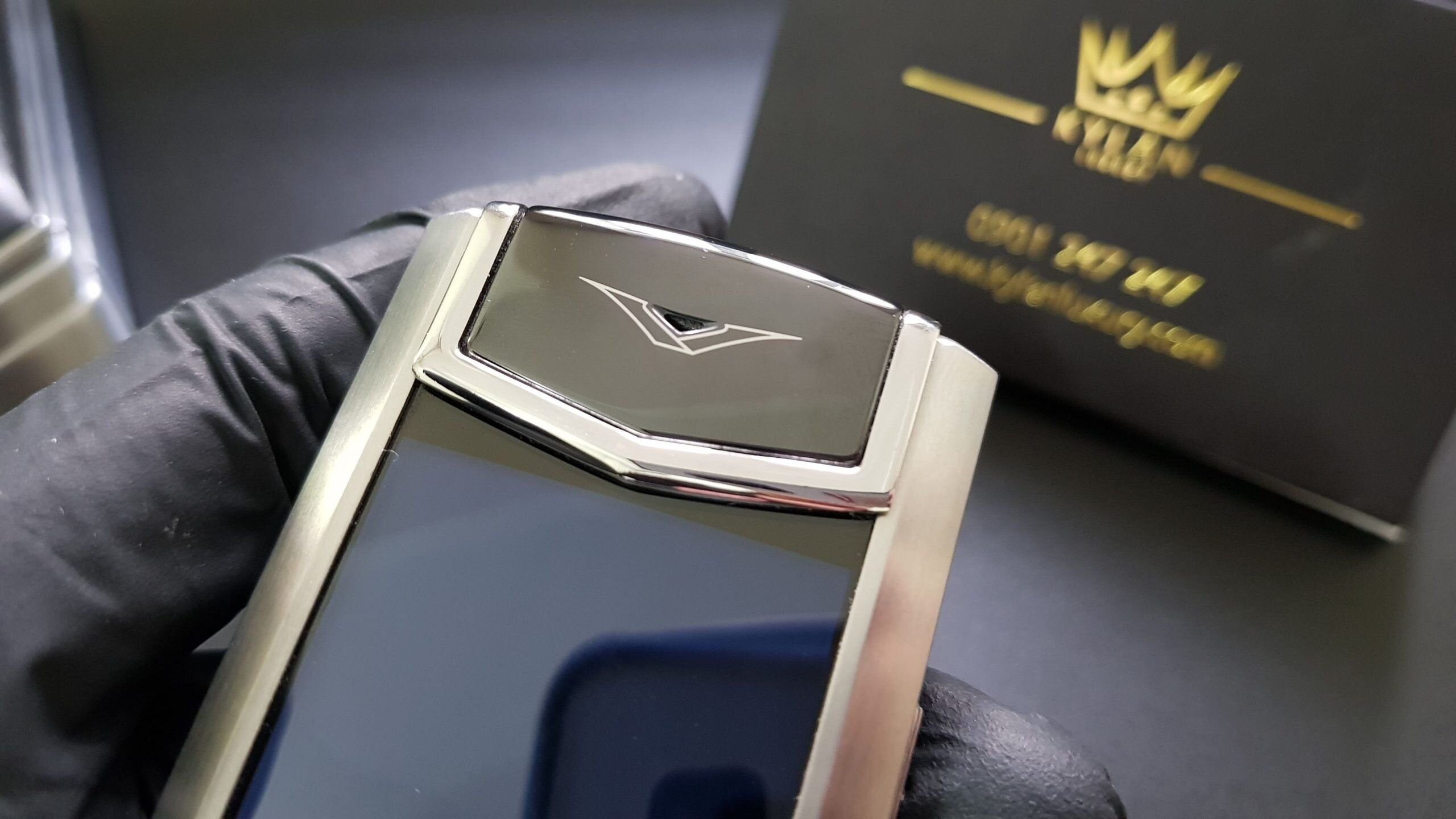 Kỳ Lân Luxury 20200327 173935 scaled Vertu Signature S thép nguyên zin bọc da đen kèm dock cực độc