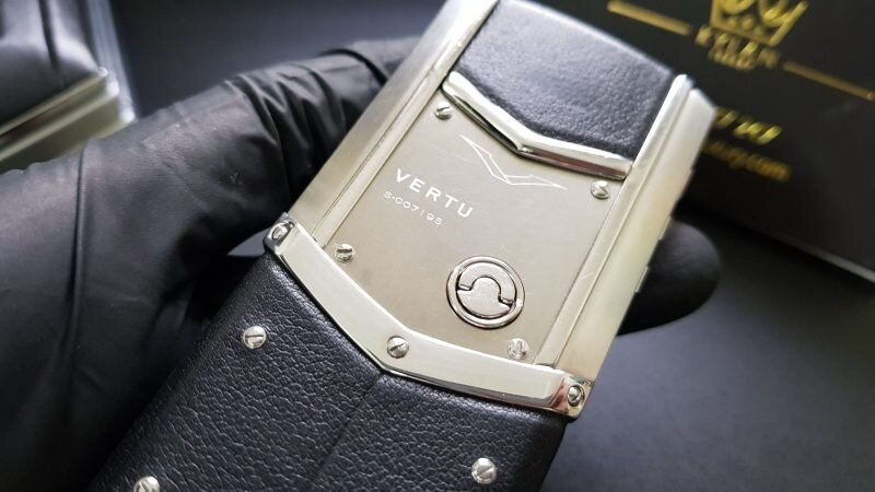 Kỳ Lân Luxury 20200327 173959 scaled 1 Vertu Signature S thép nguyên zin bọc da đen kèm dock cực độc