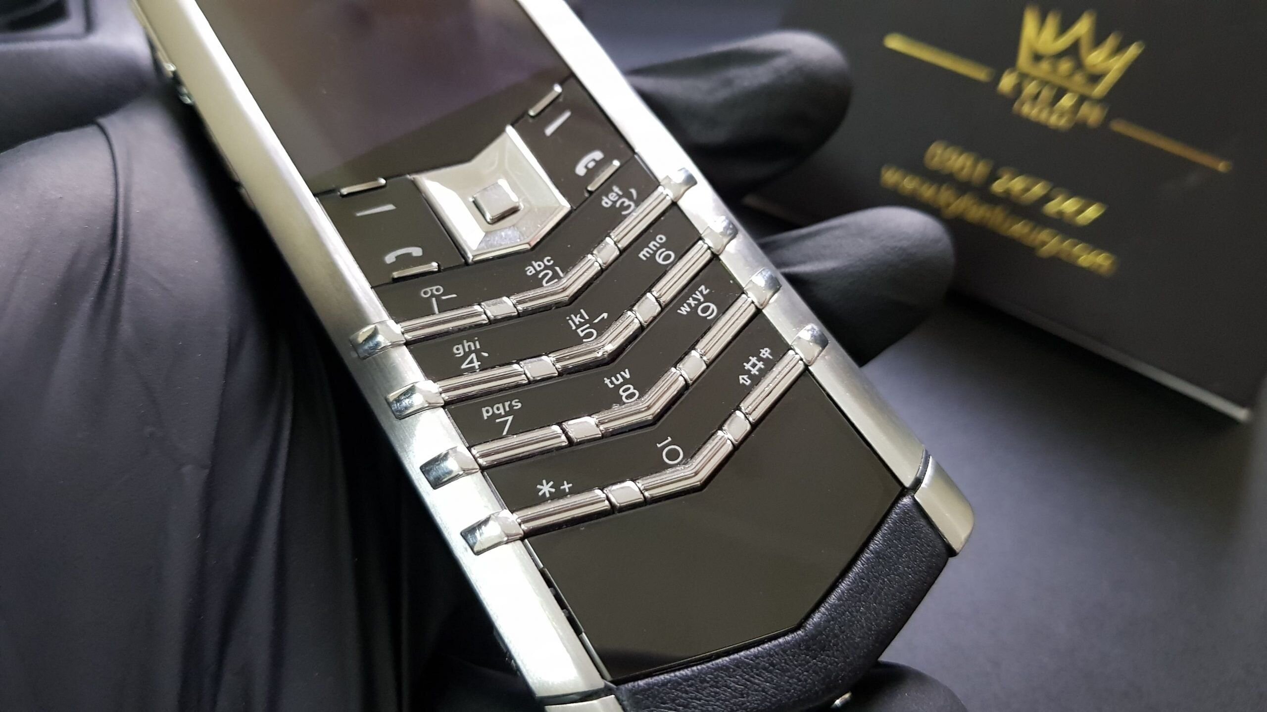 Kỳ Lân Luxury 20200327 174050 scaled Vertu Signature S thép nguyên zin bọc da đen kèm dock cực độc