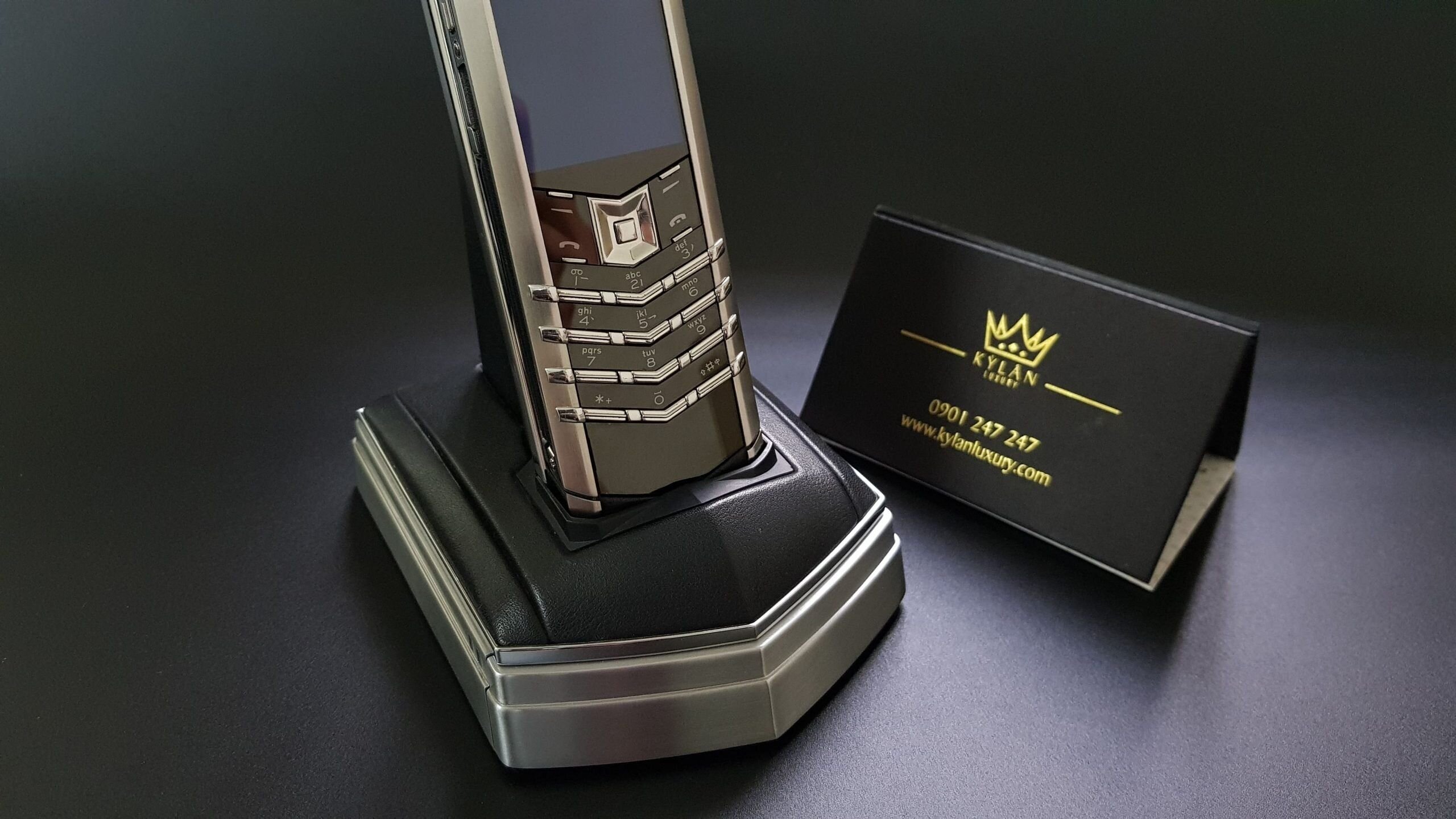 Kỳ Lân Luxury 20200327 174303 scaled Vertu Signature S thép nguyên zin bọc da đen kèm dock cực độc