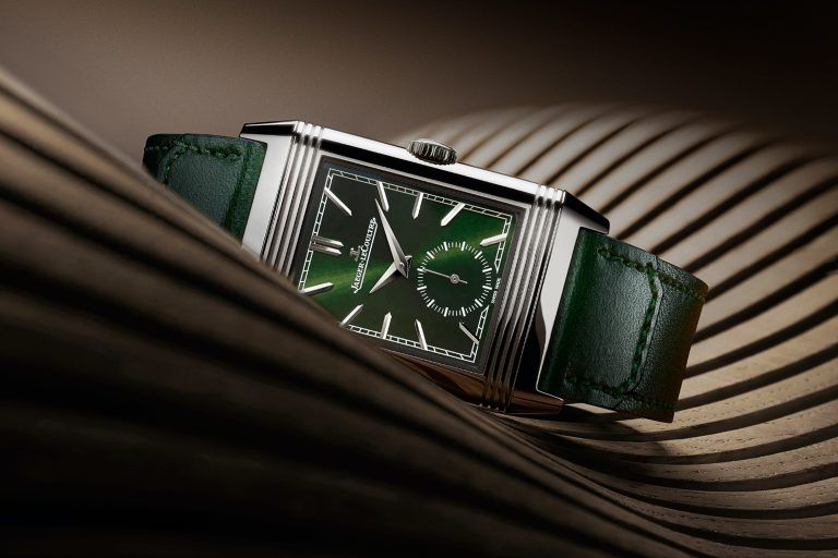 Kỳ Lân Luxury 2021 reverso tribute green couche 16x9 1 Top 9 dòng đồng hồ xanh lá cây xuất sắc nhất hiện nay bạn nên biết (PHẦN 2)