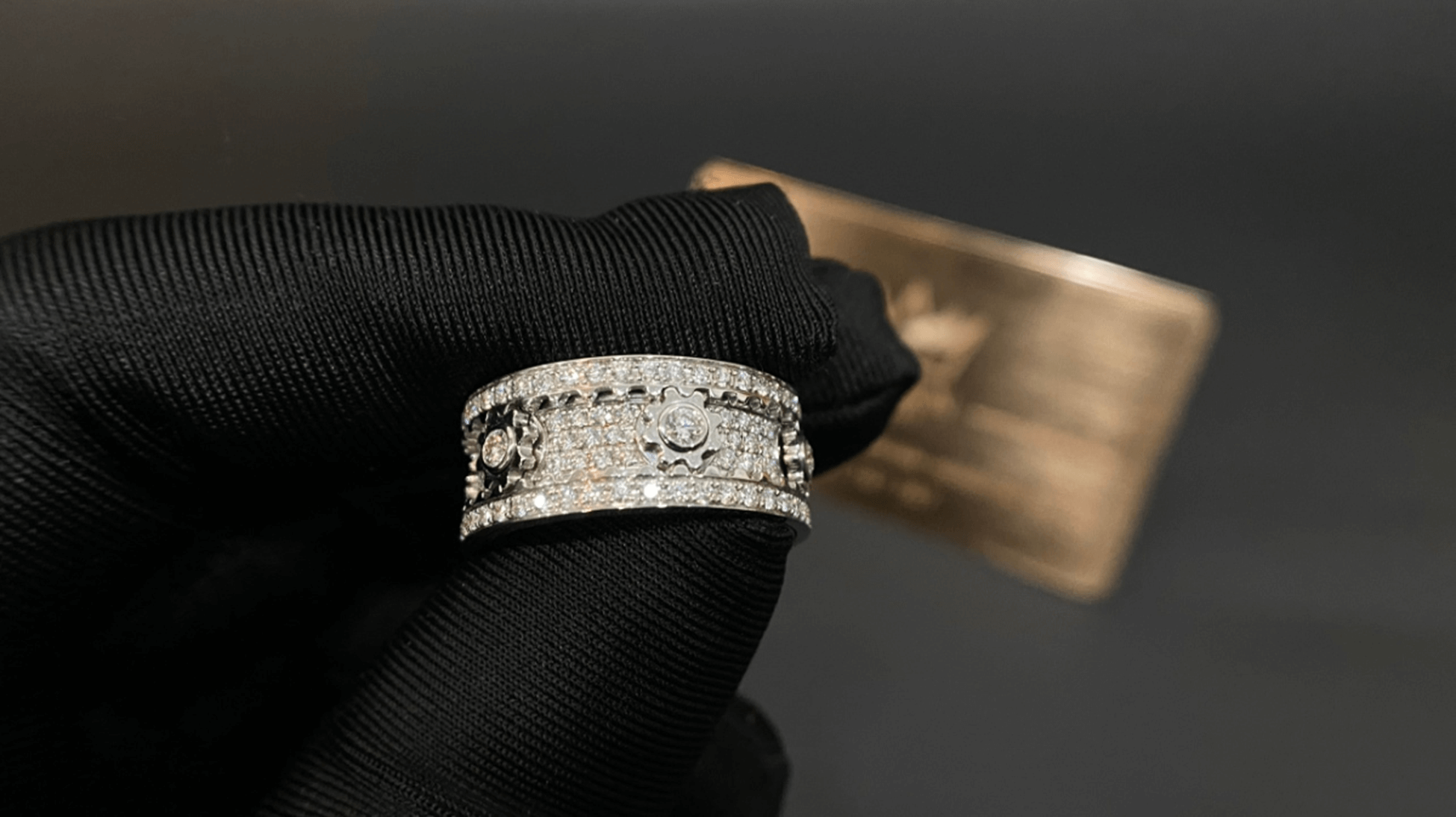 Kỳ Lân Luxury 3 mon phu kien giup phai manh noi bat hon trong dip le hoi 1 3 món phụ kiện giúp phái mạnh nổi bật hơn trong dịp lễ hội