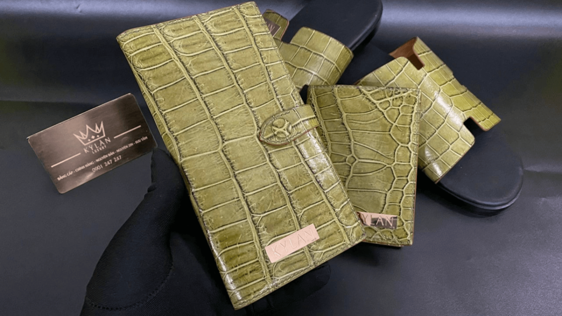 Kỳ Lân Luxury 3 mon phu kien giup phai manh noi bat hon trong dip le hoi 2 3 món phụ kiện giúp phái mạnh nổi bật hơn trong dịp lễ hội