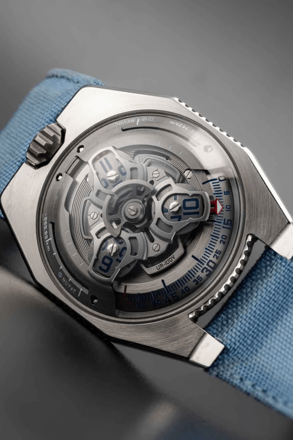 URWERK UR-100V Sắt ước tính 45.000 - 65.000 USD