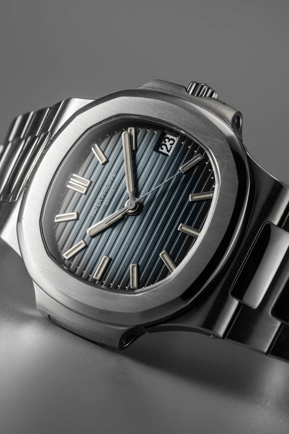 Patek Philippe Nautilus. 5800 ước tính 70.000 USD - 100.000 USD