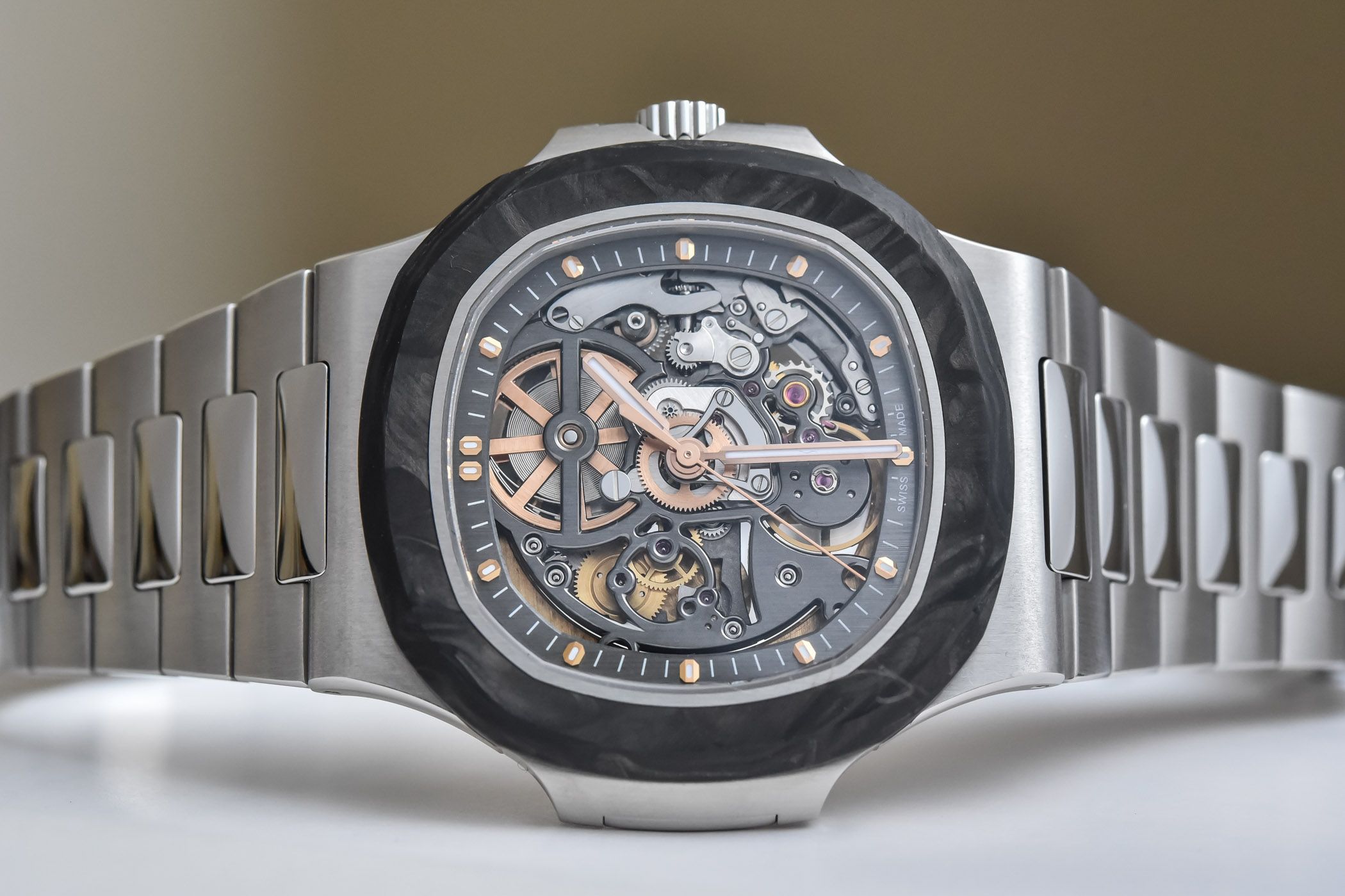 Kỳ Lân Luxury artisans de geneve the pearl project skeletonised patek philippe nautilus 5711 9 Take note top 8 mẫu đồng hồ Skeleton vô cùng ấn tượng trong năm 2021 (2)