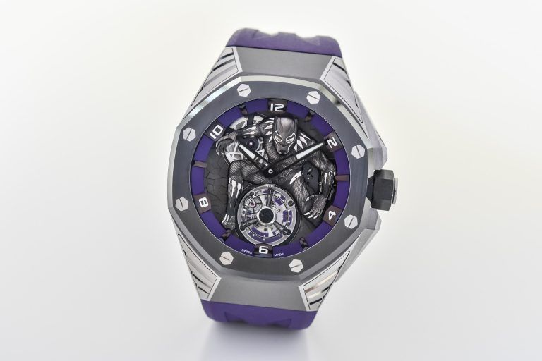 Kỳ Lân Luxury audemars piguet royal oak concept black panther flying tourbillon 26620io oo d077ca 01 review 11 TOP các dòng đồng hồ thú vị lấy từ nguồn cảm hứng siêu anh hùng