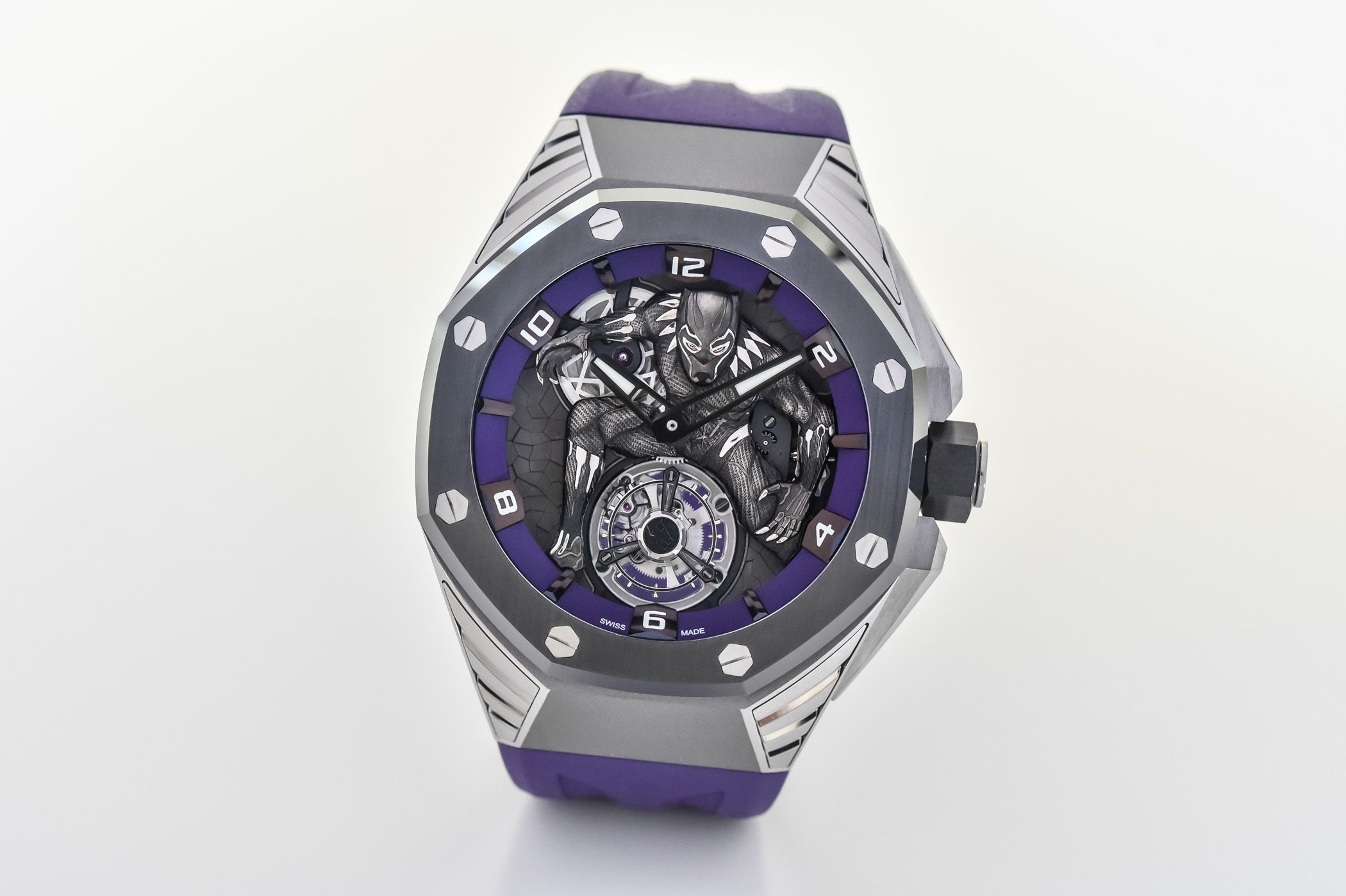 Kỳ Lân Luxury audemars piguet royal oak concept black panther flying tourbillon 26620io oo d077ca 01 review 11 TOP các dòng đồng hồ thú vị lấy từ nguồn cảm hứng siêu anh hùng