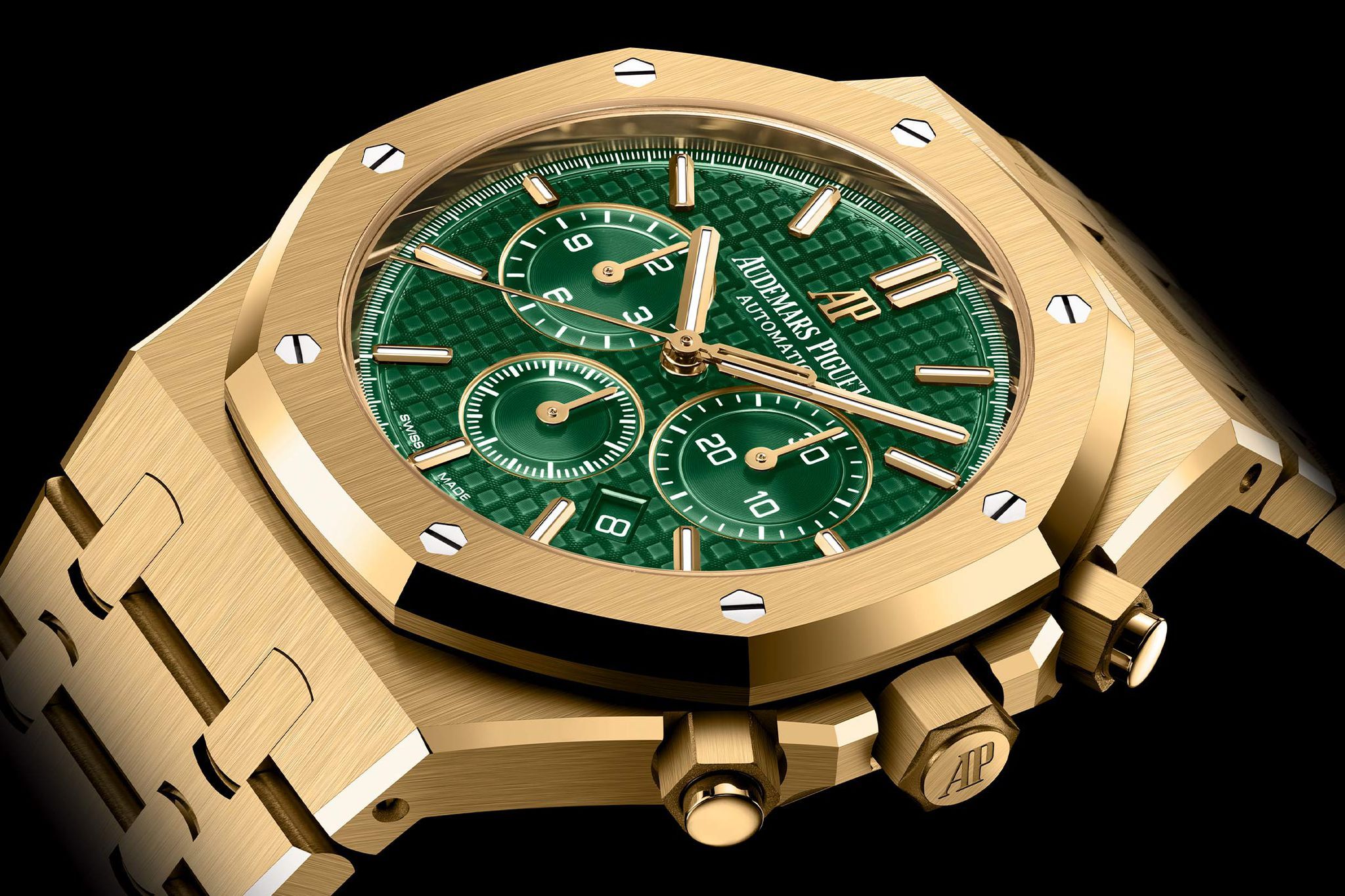 Kỳ Lân Luxury audemars piguet royal oak selfwinding chronograph 41mm yellow gold green dial 26331ba oo 1220ba 02 1 Tìm hiểu về thương hiệu đồng hồ Audemars Piguet chơi lớn với sắc xanh lá trong năm 2021