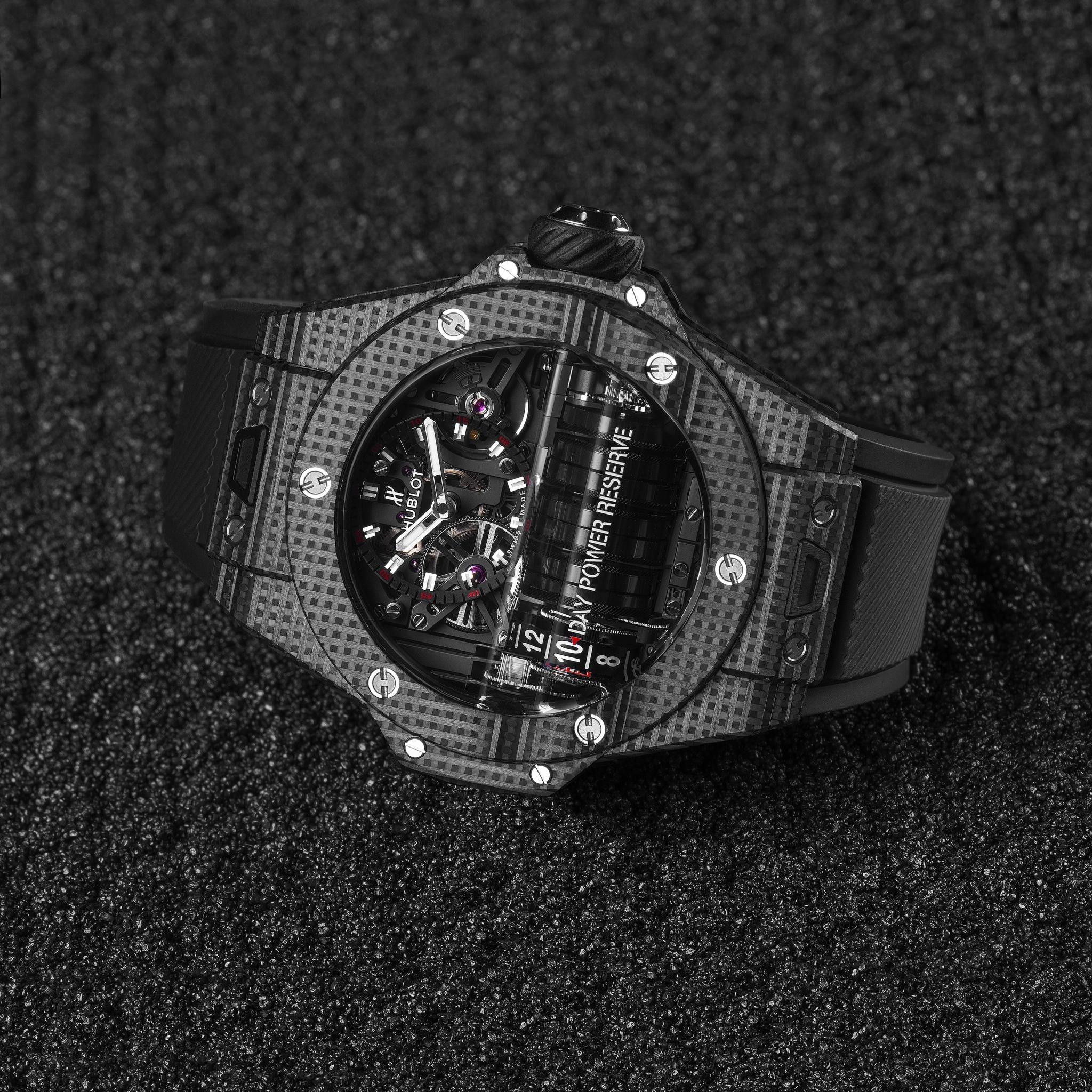 Kỳ Lân Luxury big bang mp 11 3d carbon 45 mm lifestyle 2 jpeg Đồng hồ Hublot Big Bang MP-11 Power Reserve 14 Days 3D Carbon