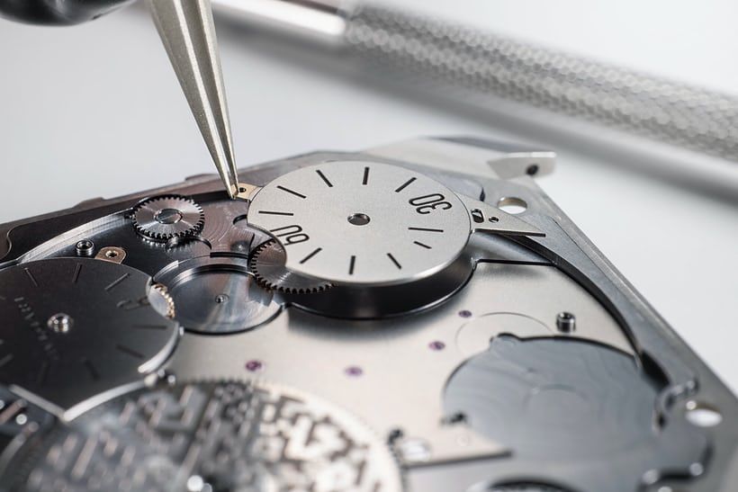 Bulgari Octo Finissimo Ultra đồng hồ đeo tay mỏng nhất thế giới