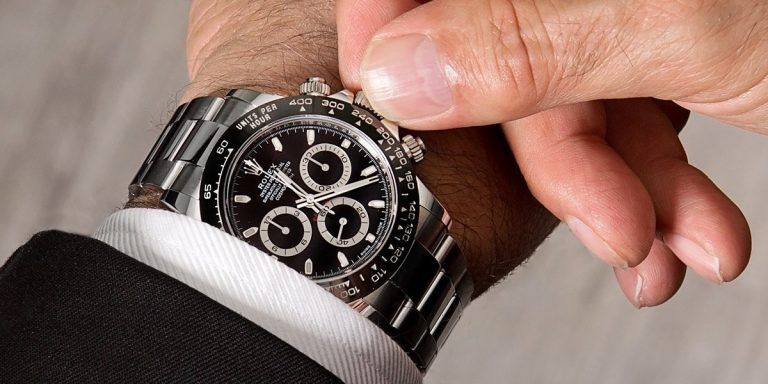 Đồng hồ lên cót tay - Sự lựa chọn của những tay chơi đồng hồ đích thực 1 Kỳ Lân Luxury cach len day mot chiec rolex 031433 Đồng hồ lên cót tay - Sự lựa chọn của những tay chơi đồng hồ đích thực