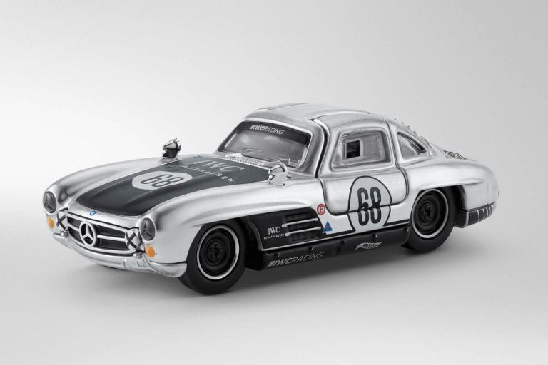 Đồng hồ IWC x Hot Wheels Racing Works 1 Kỳ Lân Luxury chiec mercedes 300 sl gullwing doi 1955 Đồng hồ IWC x Hot Wheels Racing Works