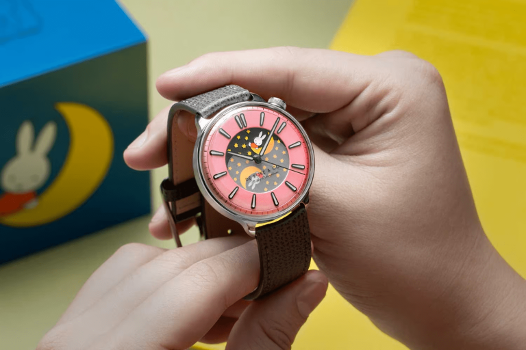 Kỳ Lân Luxury de rijke co miffy double moonphase black pink hand revolution media min Đồng hồ De Rijke & Co. Miffy Double Moonphase “Black & Pink”