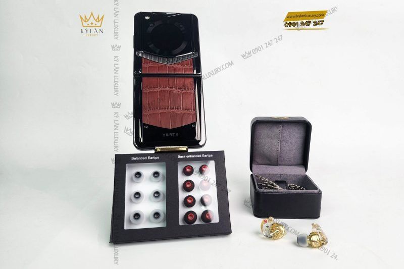 Kỳ Lân Luxury dien thoai man hinh gap vertu ironflip amber brown bes fee alligator skin 12 scaled 1 Điện thoại màn hình gập Vertu Ironflip Amber Brown Bes Fee Alligator Skin