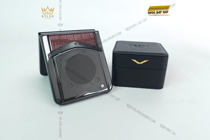 Kỳ Lân Luxury dien thoai man hinh gap vertu ironflip amber brown bes fee alligator skin 18 1 scaled 1 Điện thoại màn hình gập Vertu Ironflip Amber Brown Bes Fee Alligator Skin