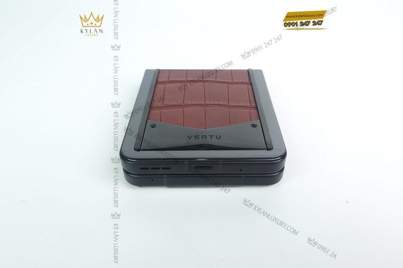 Kỳ Lân Luxury dien thoai man hinh gap vertu ironflip amber brown bes fee alligator skin 2 1 scaled 1 Điện thoại màn hình gập Vertu Ironflip Amber Brown Bes Fee Alligator Skin