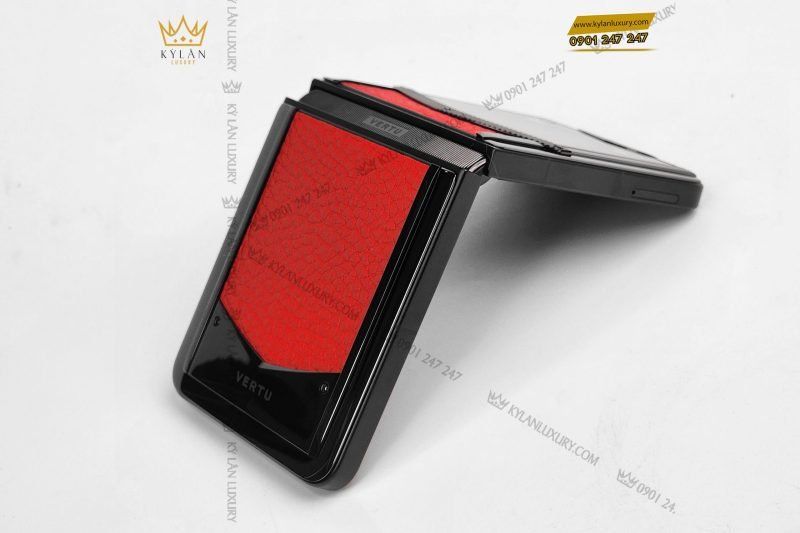 Kỳ Lân Luxury dien thoai man hinh gap vertu ironflip raspberry red calfskin 1 1 scaled 1 Điện thoại màn hình gập Vertu Ironflip Raspberry Red Calfskin