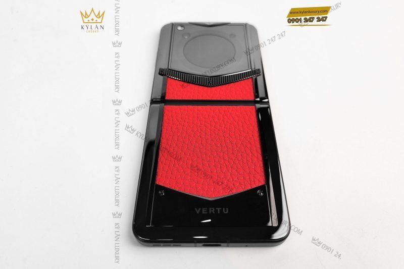 Kỳ Lân Luxury dien thoai man hinh gap vertu ironflip raspberry red calfskin 10 scaled 1 Điện thoại màn hình gập Vertu Ironflip Raspberry Red Calfskin