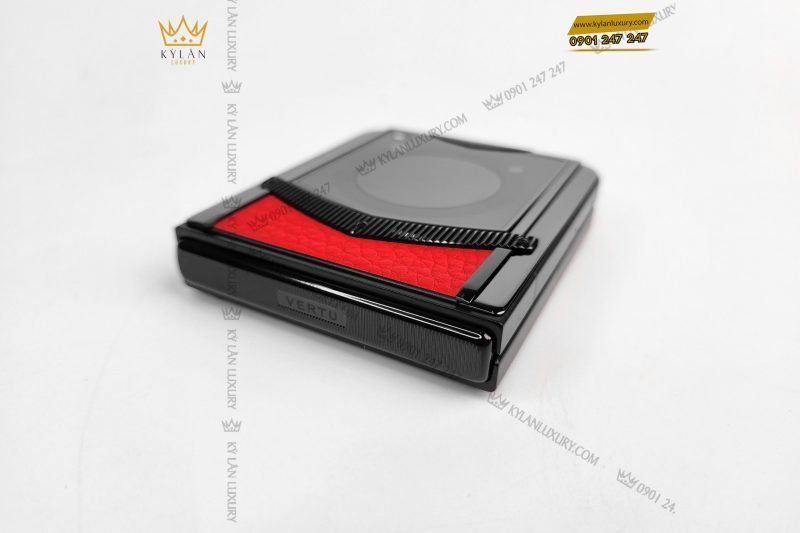 Kỳ Lân Luxury dien thoai man hinh gap vertu ironflip raspberry red calfskin 8 scaled 1 Điện thoại màn hình gập Vertu Ironflip Raspberry Red Calfskin