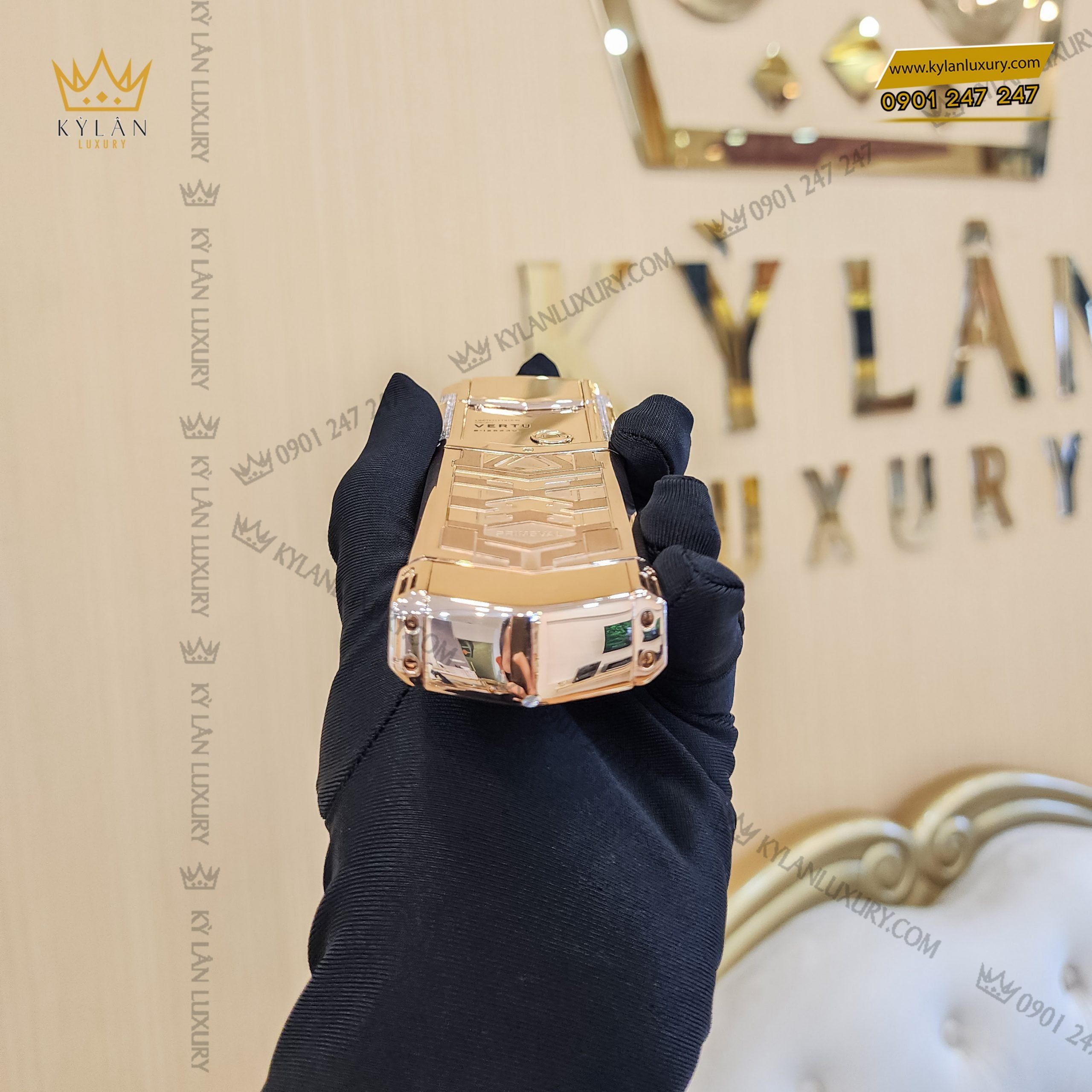 Kỳ Lân Luxury dien thoai vertu signature s full gold ziczac mix diamond 11 1 scaled Điện thoại Vertu Signature S Full Gold Ziczac Mix Diamond