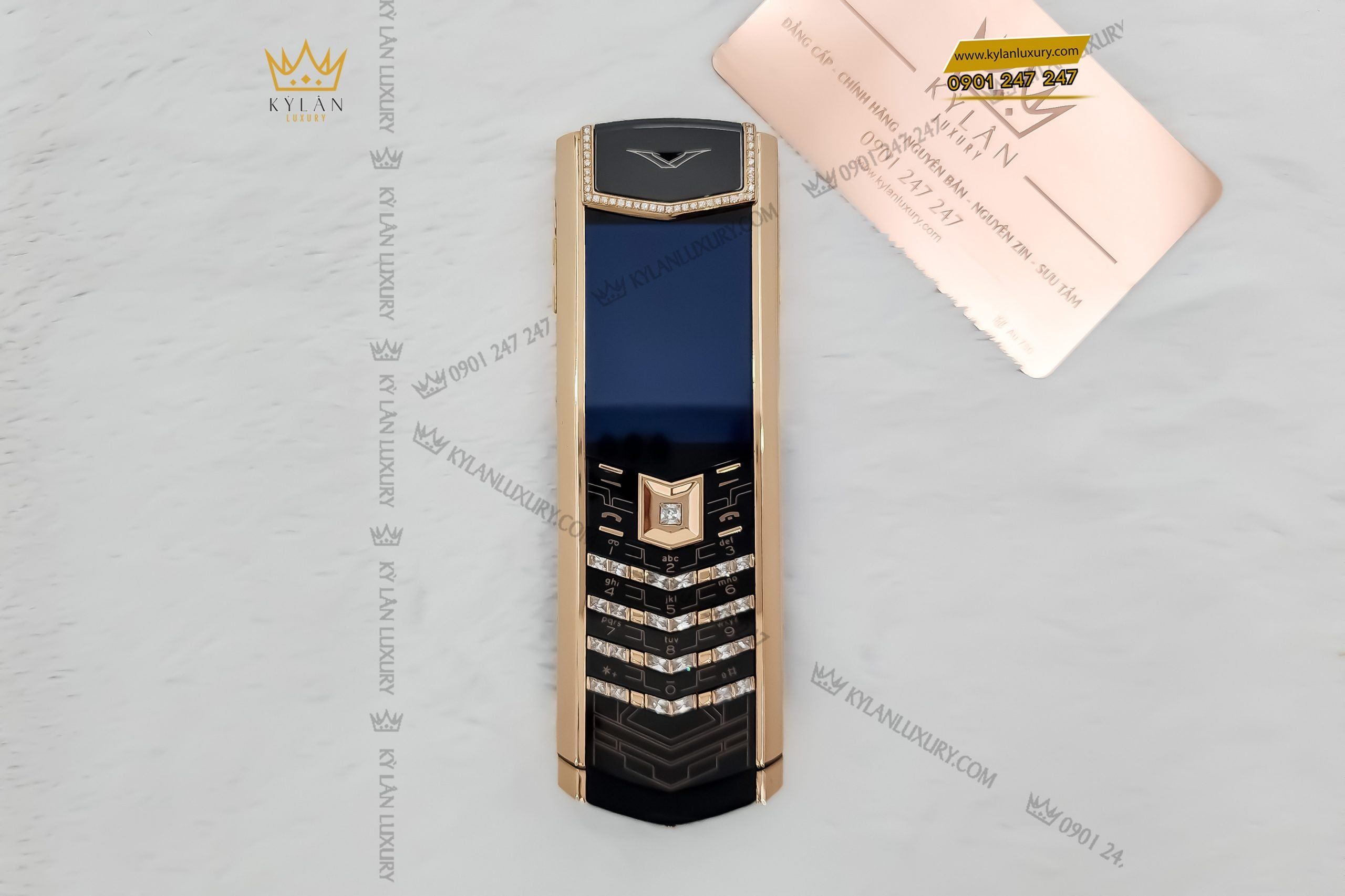 Kỳ Lân Luxury dien thoai vertu signature s gold diamond 9 215a908a e822 485f b1f9 75d069f9d0c0 2 scaled Điện thoại Vertu Signature S Gold Diamonds