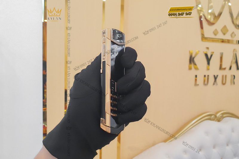 Kỳ Lân Luxury dien thoai vertu signature s gold ziczac mix diamond 7 2 1 Điện thoại Vertu Signature S Gold Ziczac Mix Diamond