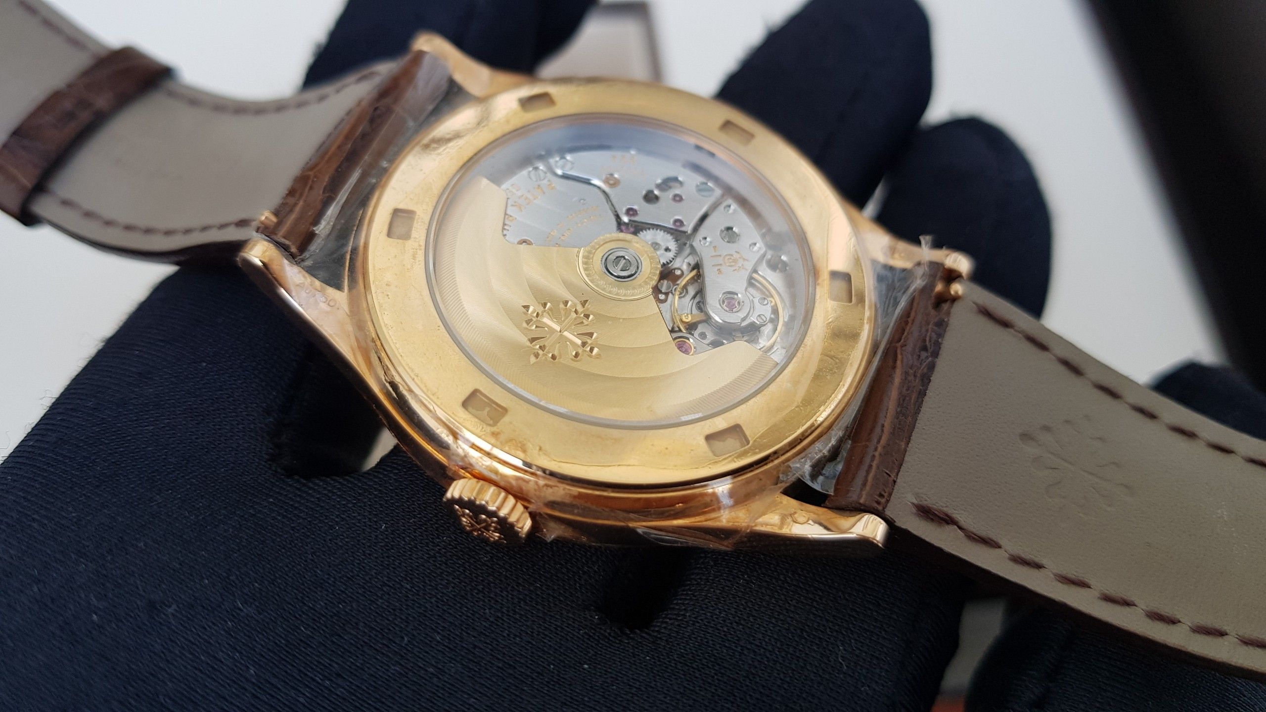 Kỳ Lân Luxury do ng ho patek philippe calatrava 5296r 001 24 2 Bật mý về dòng Đồng Hồ Patek Philippe Calatrava 5296R-001