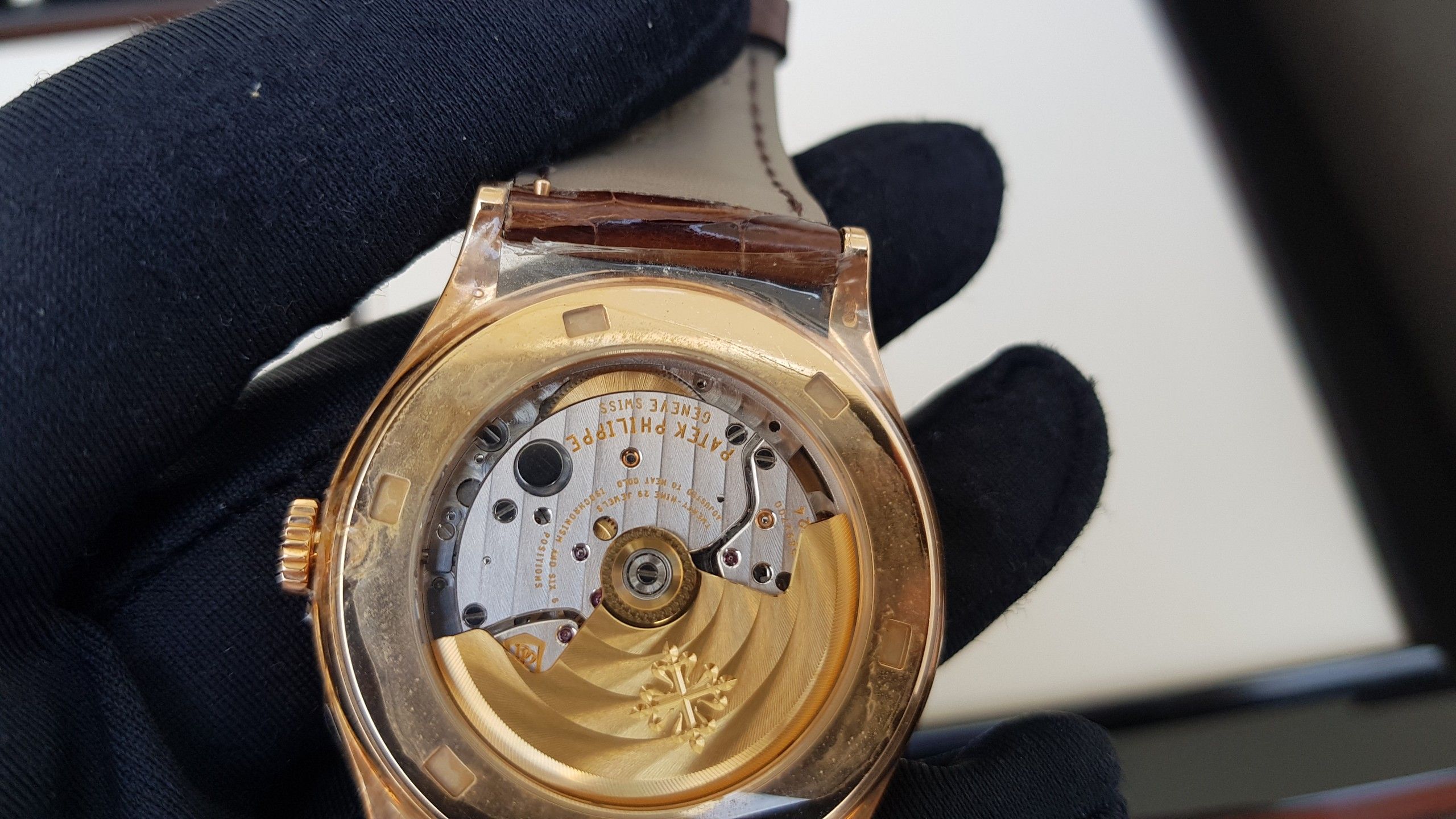 Kỳ Lân Luxury do ng ho patek philippe calatrava 5296r 001 40 2 Bật mý về dòng Đồng Hồ Patek Philippe Calatrava 5296R-001