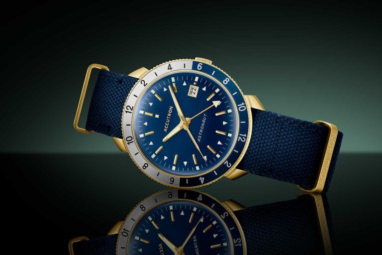 Đồng hồ Accutron Astronaut “T” với chức năng GMT Titanium