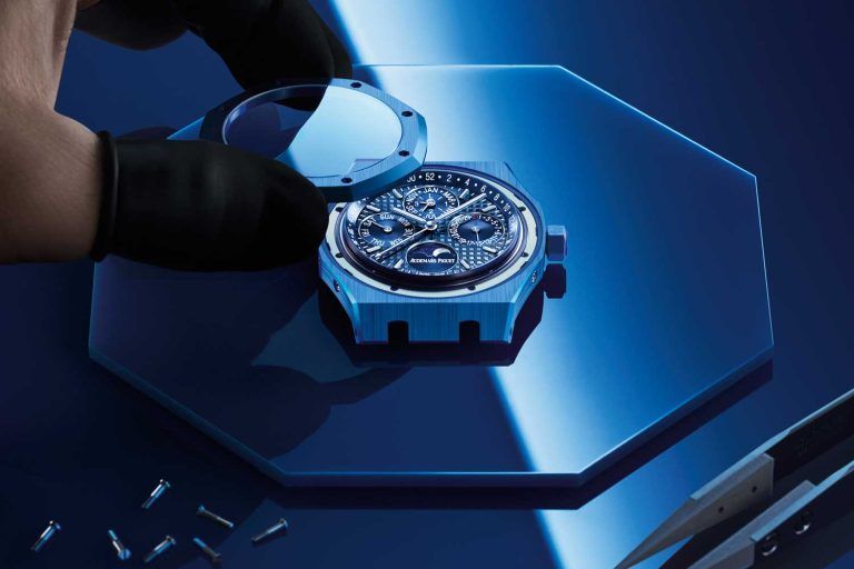 Kỳ Lân Luxury dong ho audemars piguet royal oak perpetual calendar blue ceramic 2 Đồng hồ Audemars Piguet Royal Oak Perpetual Calendar Blue Ceramic
