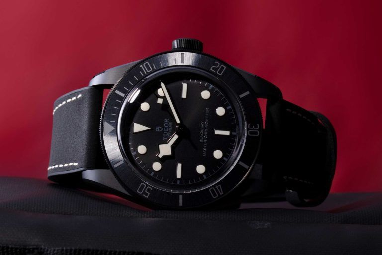 Kỳ Lân Luxury dong ho bang gom tudor black bay master chronometer 1 Đồng hồ bằng gốm Tudor Black Bay Master Chronometer