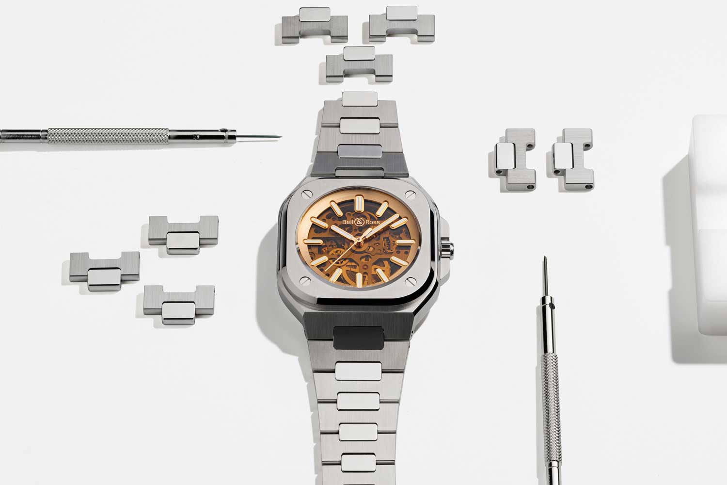 Đồng hồ thời trang Bell & Ross BR 05 Skeleton Golden