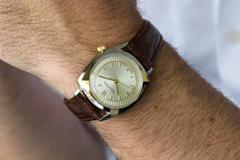 Kỳ Lân Luxury dong ho bong da legacy 565 va 203 cua accutron 4 Đồng hồ bóng đá Legacy “565” và “203” của Accutron