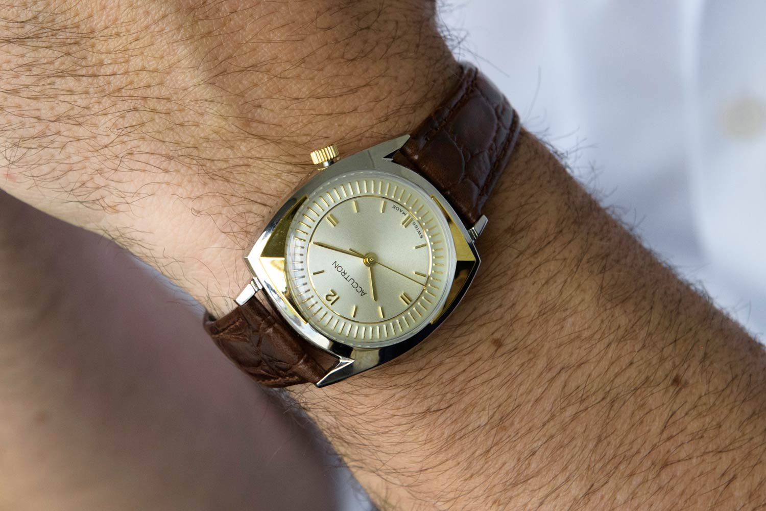 Kỳ Lân Luxury dong ho bong da legacy 565 va 203 cua accutron 4 Đồng hồ bóng đá Legacy “565” và “203” của Accutron