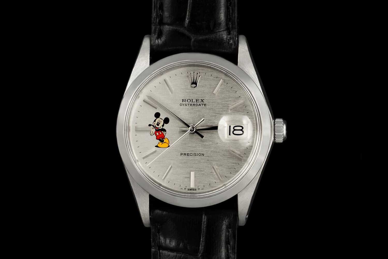 P800 khá độc đáo, vỏ của chiếc Jaeger-LeCoultre năm 1956 này mỏng một cách tuyệt vời.