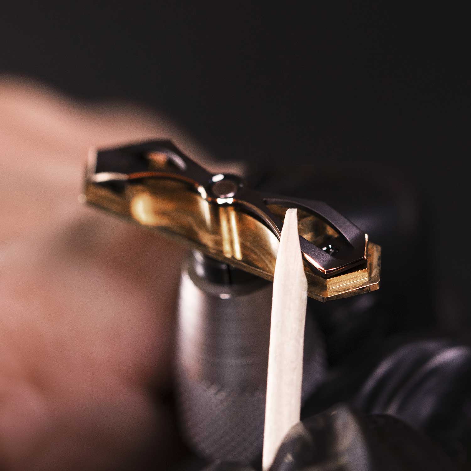 Đồng hồ Girard Perregaux Tourbillon với ba cây cầu bay