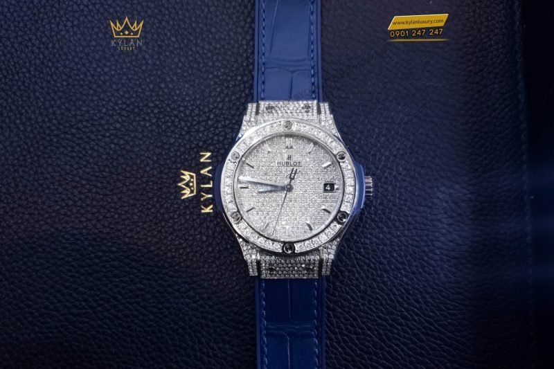 Kỳ Lân Luxury dong ho hublot classic fusion blue full diamond 38mm 565 nx 7170 3 scaled 1 Đồng hồ Hublot Classic Fusion Blue Full Diamond 38mm 565.NX.7170.LR