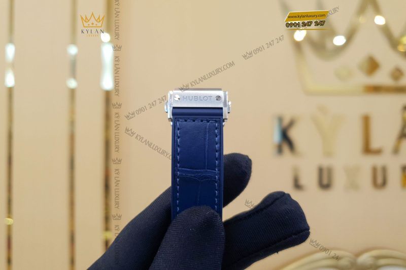 Kỳ Lân Luxury dong ho hublot classic fusion blue full diamond 38mm 565 nx 7170 5 scaled 1 Đồng hồ Hublot Classic Fusion Blue Full Diamond 38mm 565.NX.7170.LR