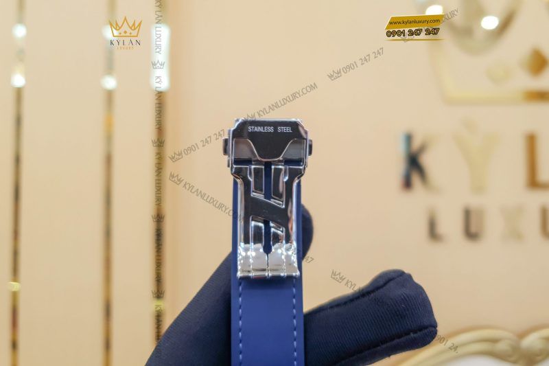 Kỳ Lân Luxury dong ho hublot classic fusion blue full diamond 38mm 565 nx 7170 6 scaled 1 Đồng hồ Hublot Classic Fusion Blue Full Diamond 38mm 565.NX.7170.LR