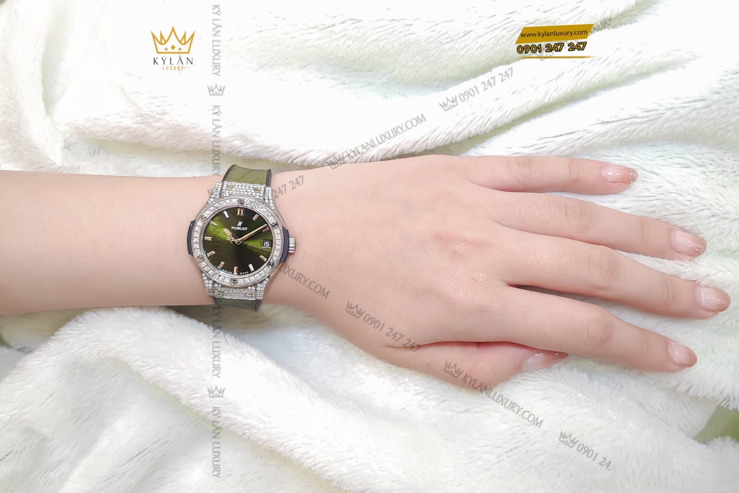 Đồng hồ Hublot Classic Fusion Green Pave 33mm 6 Kỳ Lân Luxury dong ho hublot classic fusion green pave 33mm 3 scaled Đồng hồ Hublot Classic Fusion Green Pave 33mm