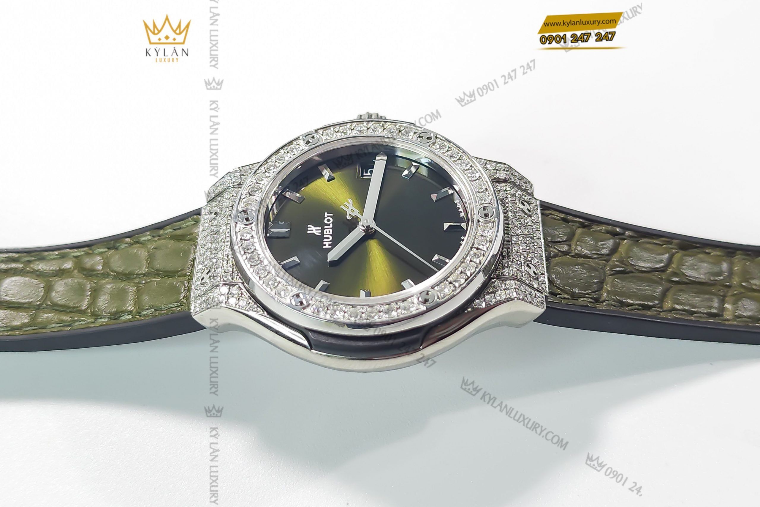 Đồng hồ Hublot Classic Fusion Green Pave 33mm 5 Kỳ Lân Luxury dong ho hublot classic fusion green pave 33mm 4 1 scaled Đồng hồ Hublot Classic Fusion Green Pave 33mm
