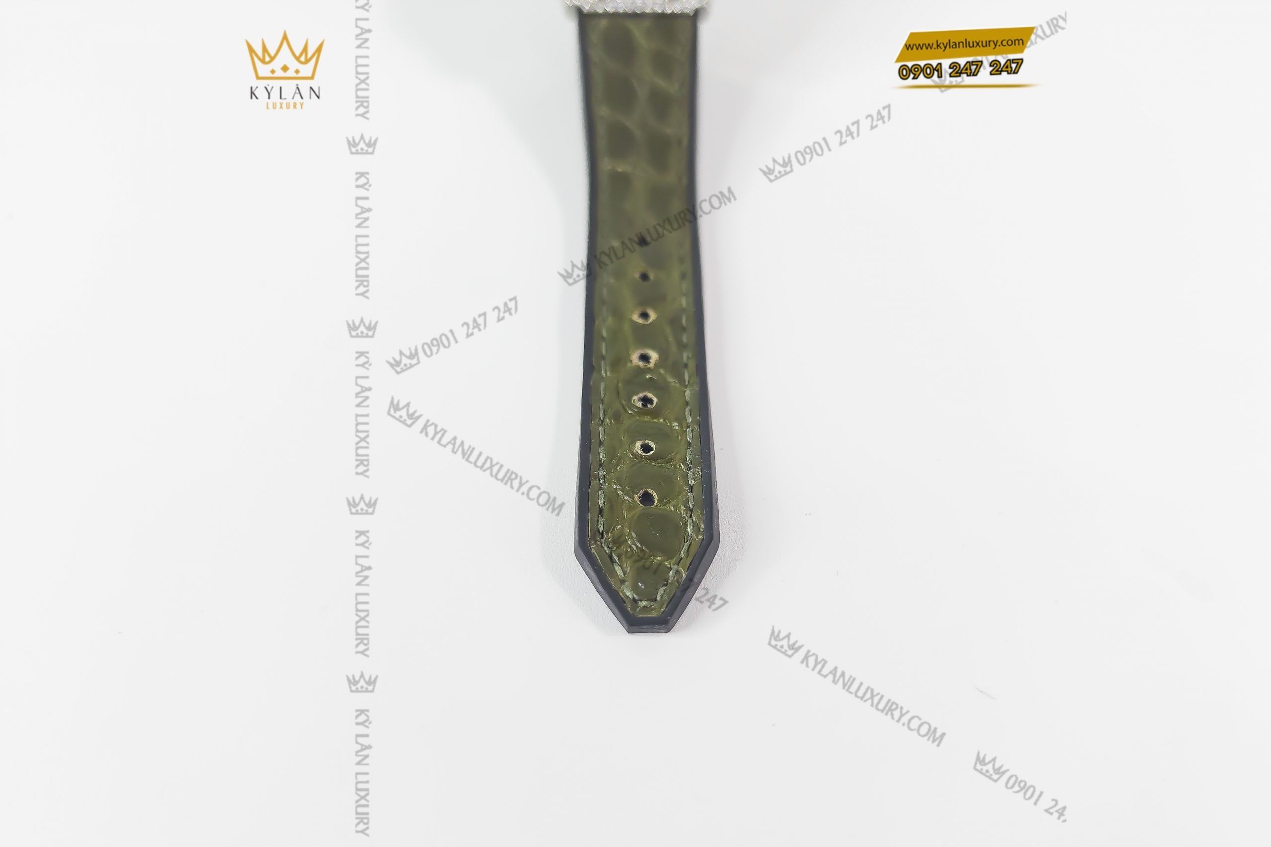 Đồng hồ Hublot Classic Fusion Green Pave 33mm 10 Kỳ Lân Luxury dong ho hublot classic fusion green pave 33mm 8 scaled Đồng hồ Hublot Classic Fusion Green Pave 33mm
