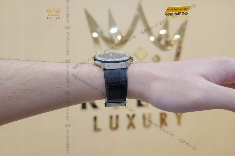 Kỳ Lân Luxury dong ho hublot classic fusion titanium diamonds 42mm 542 nx 1171 lr 5 1 scaled 1 Đồng Hồ Hublot Classic Fusion Titanium Diamonds 42mm