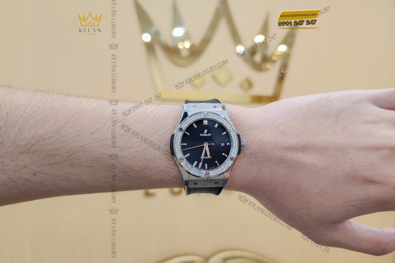 Kỳ Lân Luxury dong ho hublot classic fusion titanium diamonds 42mm 542 nx 1171 lr 7 scaled 1 Đồng Hồ Hublot Classic Fusion Titanium Diamonds 42mm